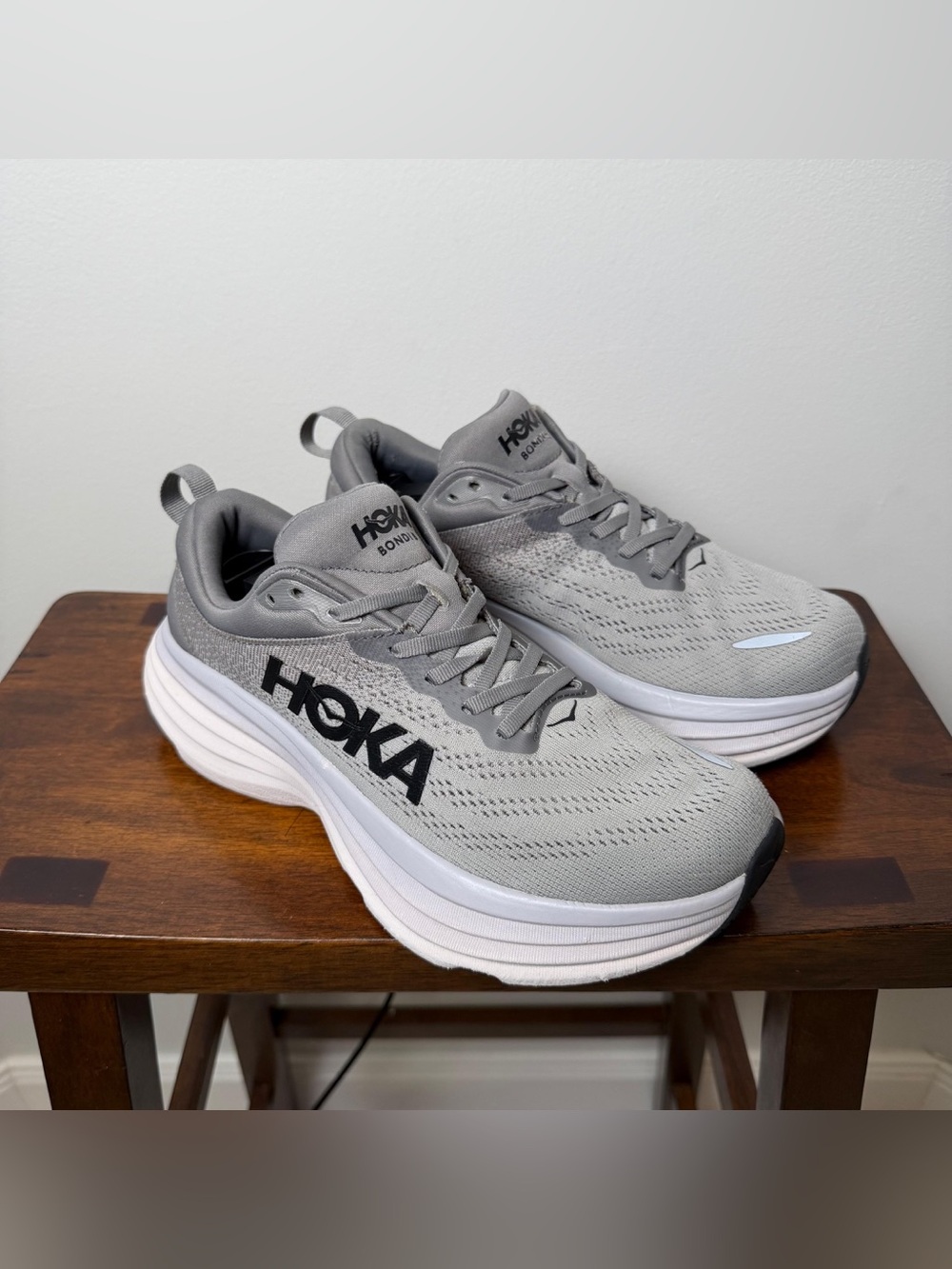 HOKA Bondi 8 Women’s Size 7 Wide Gray White Running Shoes 1127953